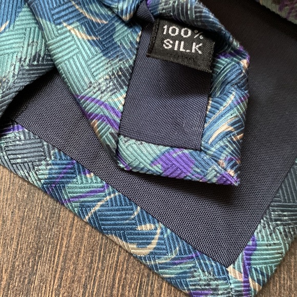 Bundle of 3 silk vintage ties in GUC - Picture 10 of 11